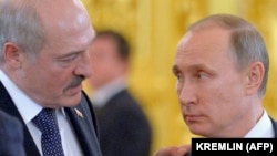 Russian President Vladimir Putin (right) and Belarusian President Alyaksandr Lukashenka. Few analysts expect the Kremlin to sanction a military intervention of the kind seen in Ukraine in 2014. (file photo)