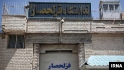 A rights group said more than two dozen men were executed in a group hanging in Ghezelhesar prison in Karaj outside Tehran. (file photo)