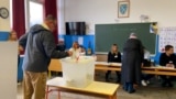 Bosnians Eager For Improvements As They Elect Mayors, Local Councils