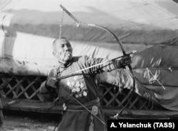 A Mongolian archer wearing Soviet medals