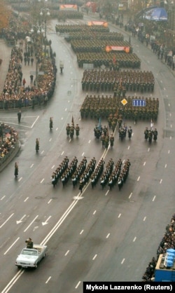 A military parade through central Kyiv on October 28, 2004.