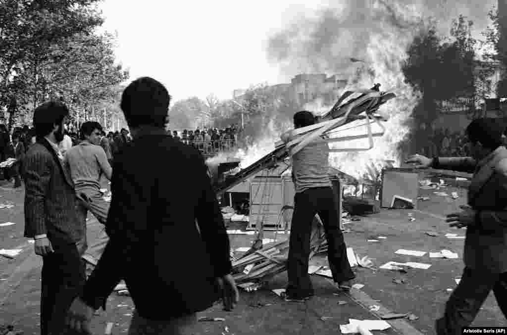 Protesters set fires on the streets of the Iranian capital during antigovernment demonstrations on November 5, 1978. Protests turned deadly later that month when armed soldiers clashed with students at the University of Tehran.