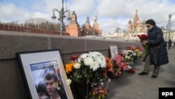 Volunteers have set up a makeshift monument on the bridge. (file photo)