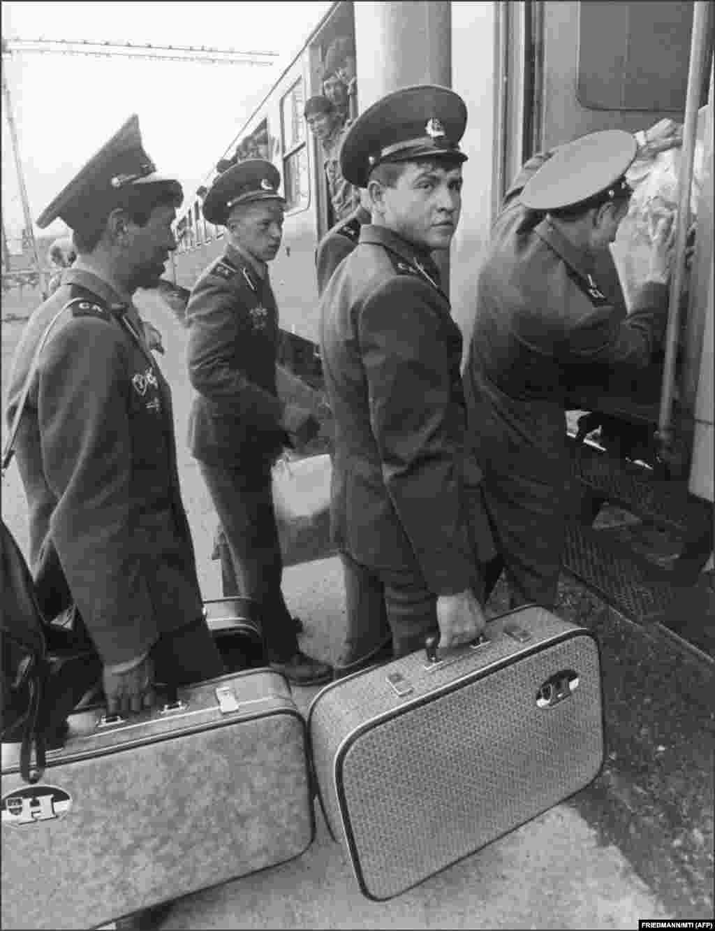 Soviet soldiers depart Hungary in June 1989. Beginning in April 1989, thousands of the 65,000 of Soviet troops stationed in Hungary began to return to the U.S.S.R. under a plan that would drastically reduce the number of Soviet soldiers in Hungary. &nbsp; &nbsp;