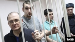 Stepan Zimin (center) and Andrei Barabanov (right) look on during a hearing at a Moscow court in January 2014.