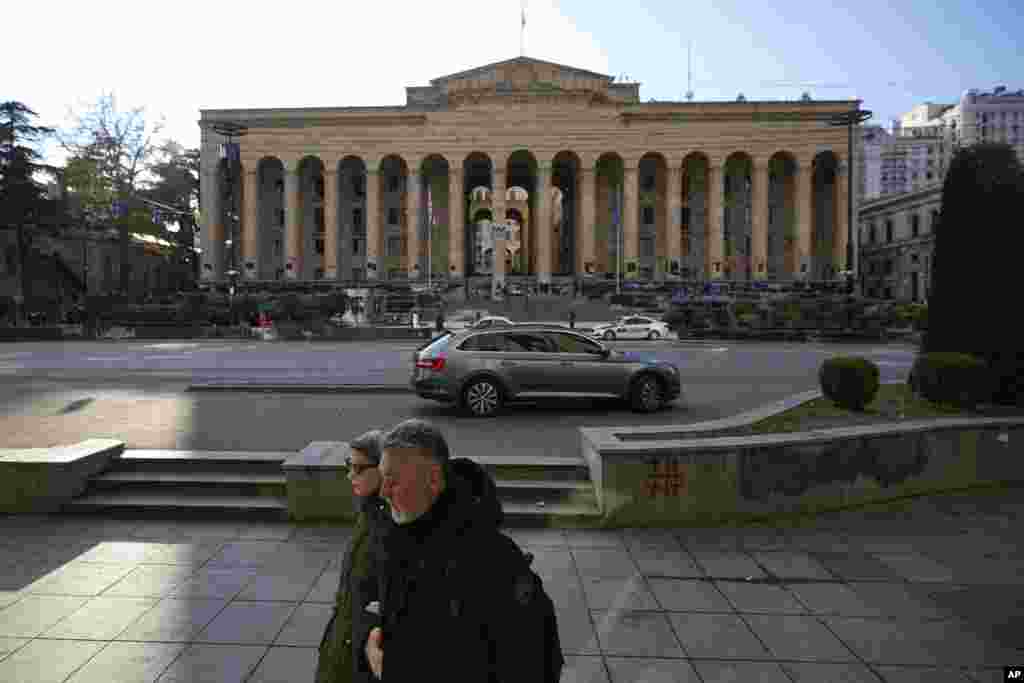 People walk along Rustaveli Avenue on December 3, 2024.&nbsp; Amid the current unrest, historian Chubinidze says daily efforts are being made to clean up Rustaveli Avenue. &ldquo;The government is trying to hide the signs of the protests so during the day everything is working normally, even the graffiti is cleaned off.&quot; But he told RFE/RL, &quot;from 7 p.m. the street starts to change, it becomes a battlefield.&rdquo; &nbsp;