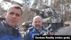 RFE/RL's Ukrainian Service correspondent Roman Pahulych and cameraman Pavlo Kholodov, pictured in Ukraine's Sumy region in 2022.