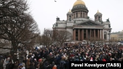 People surround St. Isaac's Cathedral on February 12 amid competing protests over transferring the famed St. Petersburg landmark to the Russian Orthodox Church. 