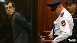 Leonid Kovyazin (left) appears in court for a hearing into the case over mass riots in Moscow's Bolotnaya Square during the opposition rally in May 2012.