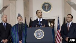 US President Barack Obama (center) hosts Aghan President Hamid Karzai (left) and Pakistani President Asif Ali Zardari (right) in Wahington in May 2009.