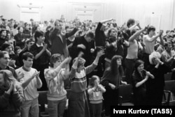 The audience goes wild at an Akvarium concert in the main hall of the Leningrad Rock Club in the 1980s.