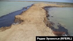 Разлив нефти (архивное фото)