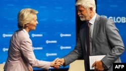 European Commission President Ursula von der Leyen (left) and Czech President Petr Pavel shake hands at the Globsec regional security forum in Prague on August 30.