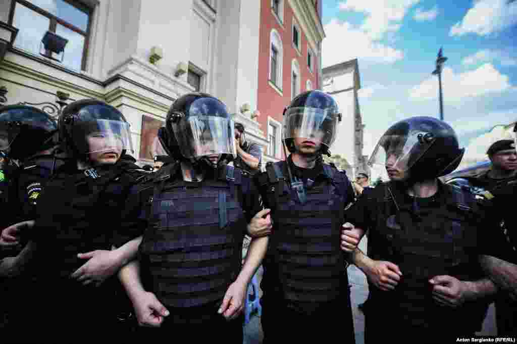 There was a huge police presence on the streets of Moscow before the planned protest, which had not been sanctioned by authorities.&nbsp;