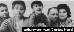 A picture from July 1964 of Sakharov and Vikhireva with their three children: Lyuba (left), Tanya (second from left), and Dmitry