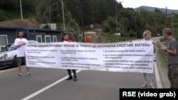 Protesters block the Jarinje crossing between Serbia and Kosovo on September 6. 