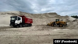 An SBU photo shows a sand-and-gravel truck (left) bearing the Unigran logo on the door.