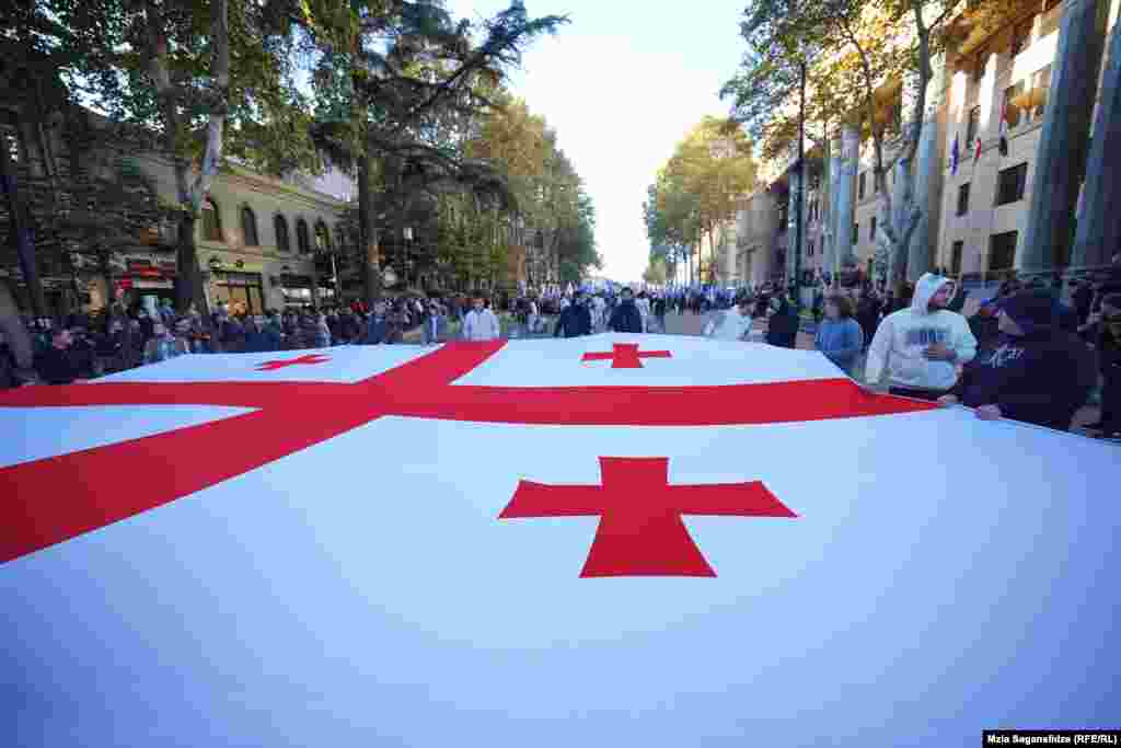 Supporters carried a huge Georgian flag during the march. The parliamentary elections are scheduled to be held on October 26. For the opposition, the vote represents a choice between the West and Russia.