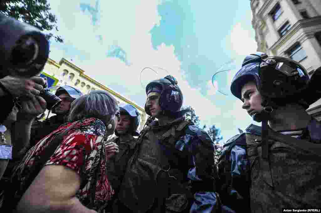 A woman remonstrates with police who seemed intent on ensuring crowds could not gather at the proposed protest site near the Moscow mayor&#39;s office.&nbsp;