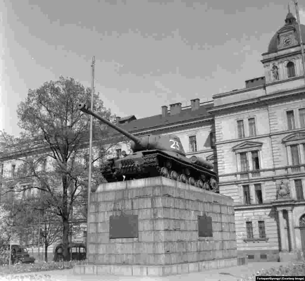 The Monument to Soviet Tank Crews in Prague, photographed in 1961 The tank was famously painted pink by artist David Cerny in April 1991, then removed in June of the same year.&nbsp;&nbsp;