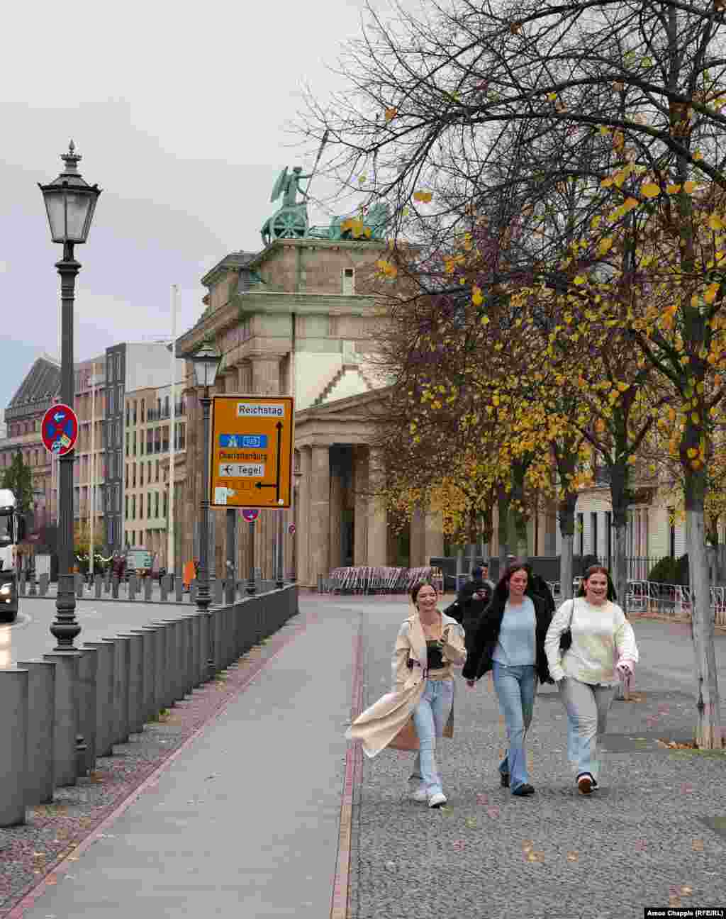 An overgrown wasteland alongside the wall where it passed the Brandenburg Gate, as photographed in August 1974